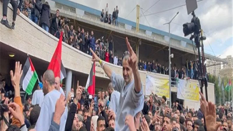 وسائل إعلام فلسطينية:الإفراج عن 42 أسيرًا فلسطينيًا ضمن الدفعة السابعة