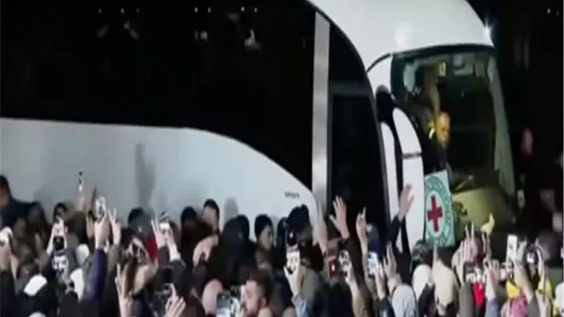 الضفة الغربية.. وصول دفعة من الأسرى الفلسطينيين المحررين