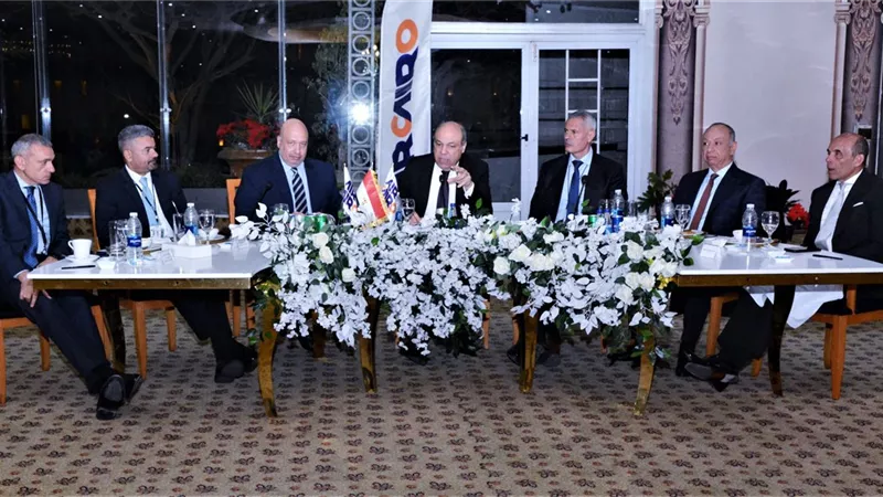 تلقينا عروضا من كبري شركات العالم .. ومطار الغردقة الأول في التطبيق