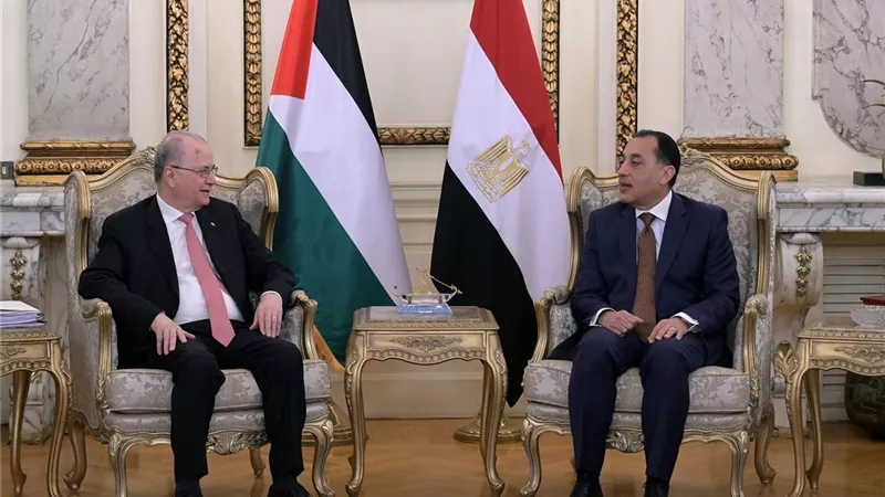 رئيس الوزراء يلتقى نظيره الفلسطيني لاستعراض ملامح إعادة إعمار غزة