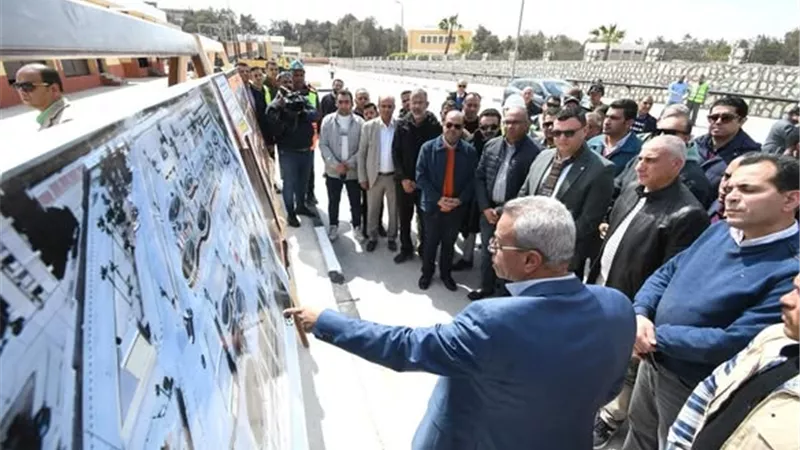 وزير الإسكان يتفقد محطة الصرف الصحي ومنظومة ري المسطحات الخضراء بـ15 مايو