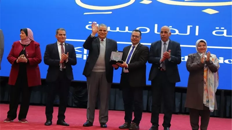 رئيس جامعة كفر الشيخ يشهد تخريج طلاب الطب البشري