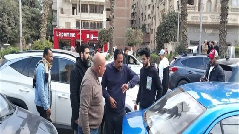 بالصور.. وصول جثمان والدة باسم سمرة إلى مسجد الصباح بالهرم