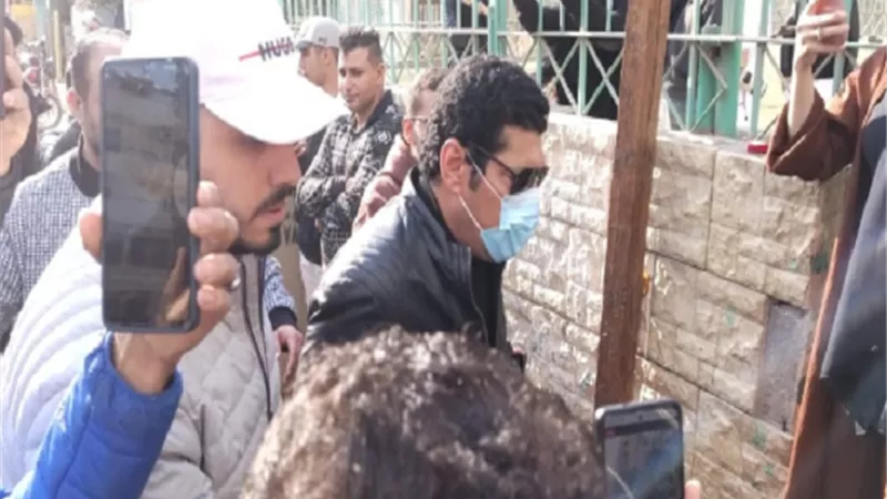 بالصور.. تشيع جنازة والدة الفنان باسم سمرة