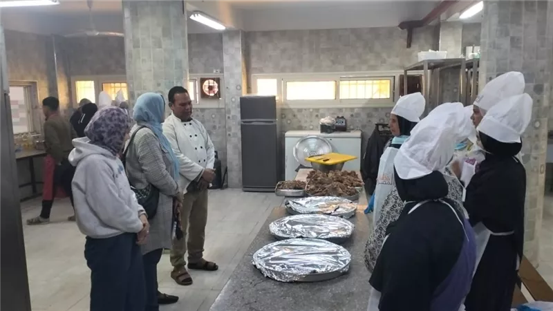 تقديم 230 وجبة يوميامن قومي المرأة ببني سويف