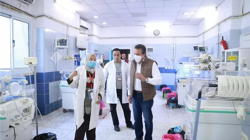 وزير الصحة يتفقد مستشفى الهلال ومستشفى شبرا العام بالقاهرة