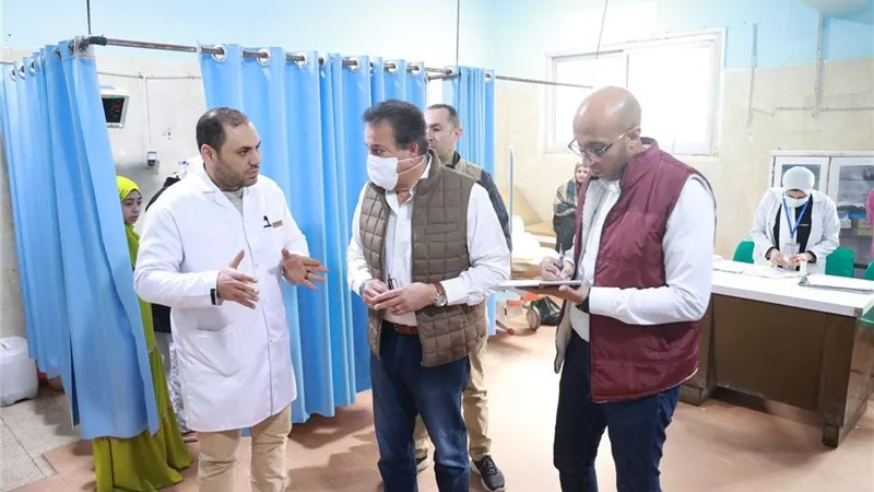 وزير الصحة يتفقد مستشفى منيا القمح المركزي