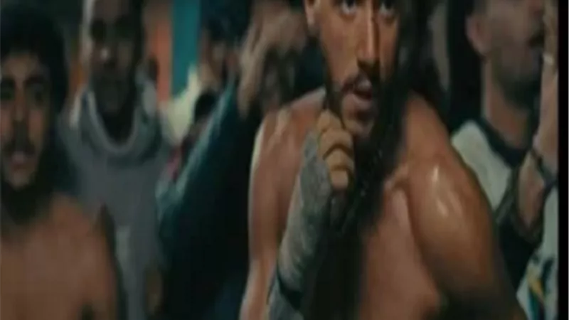 أحمد مالك يبدع فى لعب شخصية 