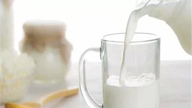 يقلل الشعور بالعطش.. فوائد تناول كوب من اللبن فى سحور رمضان