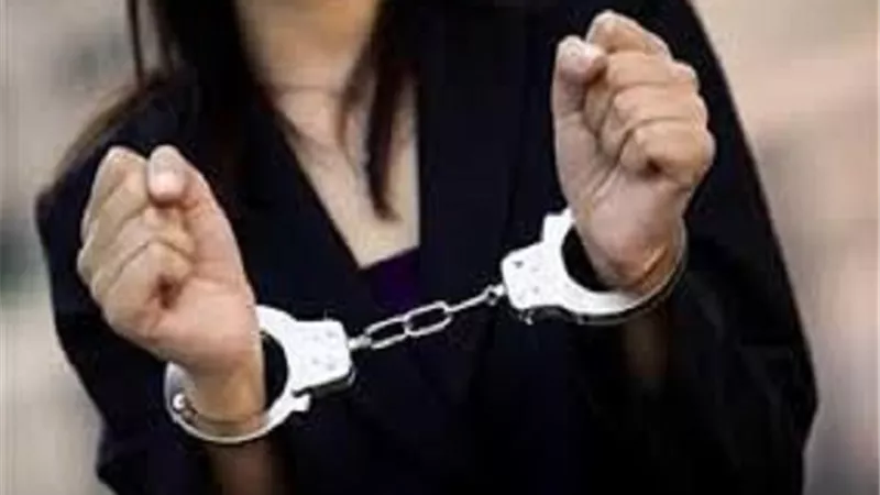 القبض على سيدة سرقت قرطًا ذهبيًا من طفلة بالبحيرة