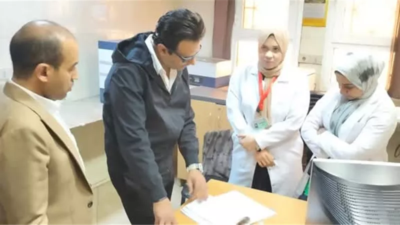 وكيل وزارة الصحة بسوهاج يفاجئ مستشفى أخميم المركزي والمركزالطبي