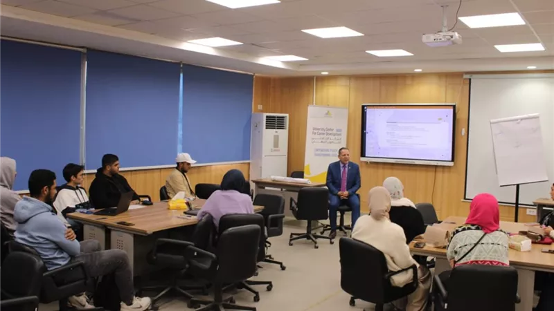رئيس جامعة دمياط يتفقد المركز الجامعي للتطوير المهني