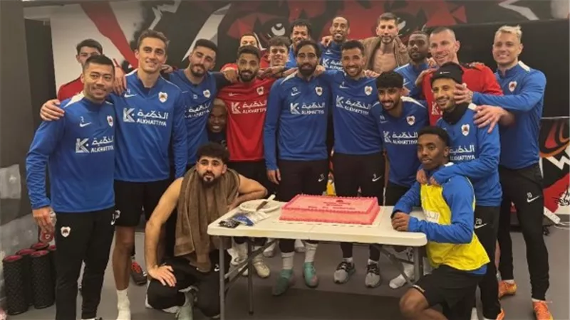 لاعبو الريان القطري يحتفلون بمولودة تريزيجيه .. بالصور