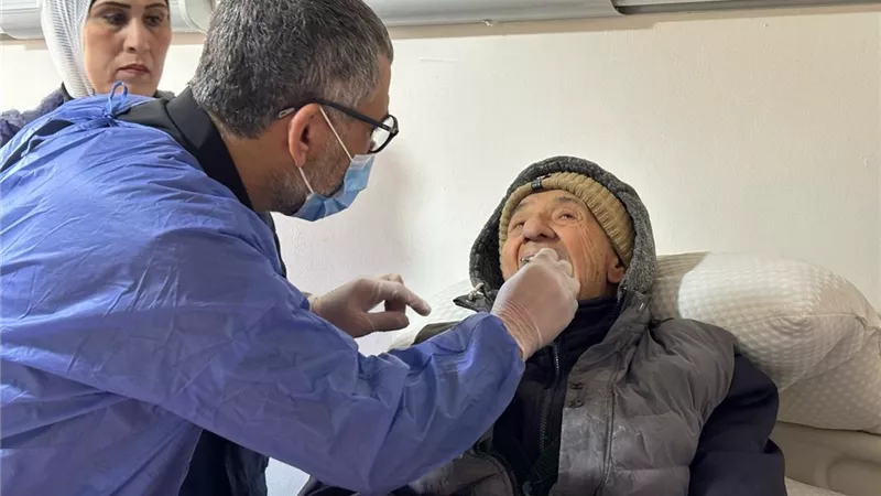 قافلة طبية متخصصة في طب الأسنان تقدّم خدماتها لـ 154 فلسطينيًا