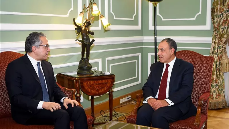 وزير الخارجية يلتقى المرشح المصري لمنصب مدير عام منظمة اليونسكو