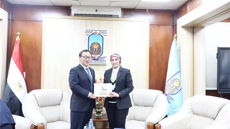 رئيس جامعة الأقصر تستقبل وفدًا من معهد بكين للتكنولوجيا ..صور