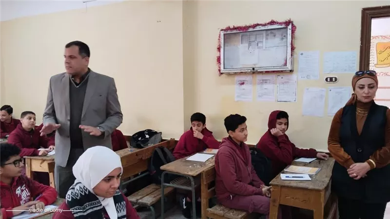 مدير تعليــم دميــاط يتفقد المدارس ويؤكد إنتظام الدراسة في رمضان