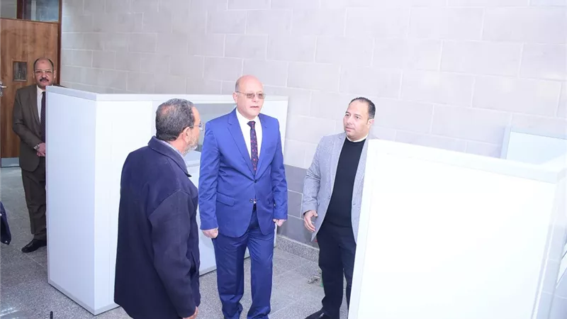 رئيس جامعة سوهاج يتابع تجهيزات مستشفى طب الفم والأسنان الجديد