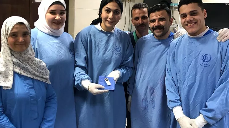 فريق طبي يستخرج موبايل من معدة سجين بعد 6 سنوات من ابتلاعه