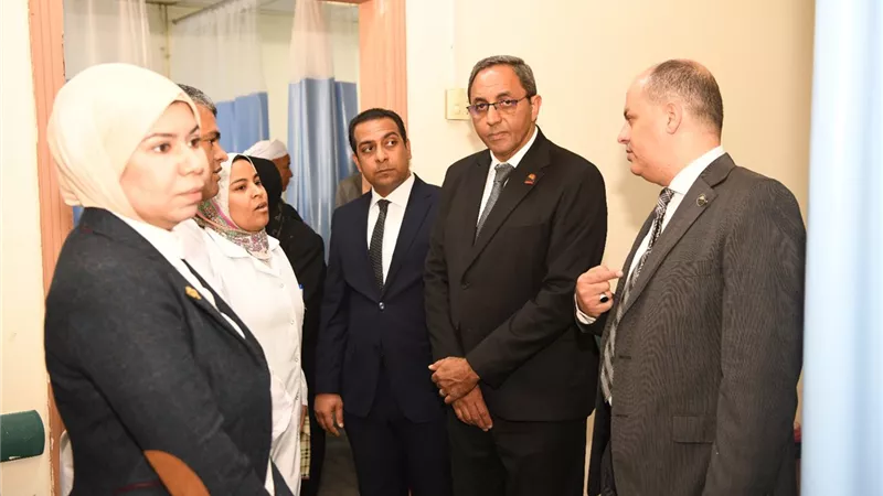 محافظ قنا يفتتح وحدة العناية المركزةورعاية الأطفال بمستشفى 