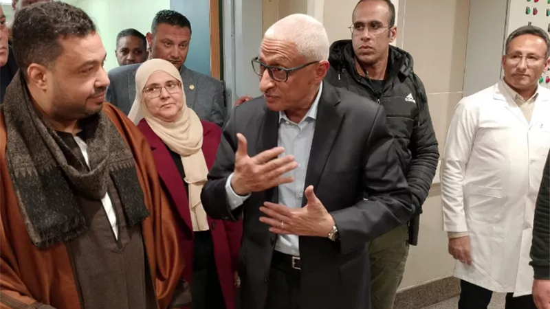 محافظ شمال سيناء يقدم التهنئة للجرحي الفلسطينيين