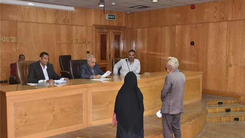 ٤٣ طلب وشكوى أمام سكرتير عام الأقصر فى اليوم المفتوح
