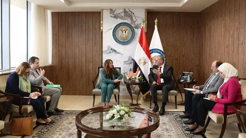 وزير البترول يبحث مع سفيرة أمريكا سبل تعزيز التعاون المشترك