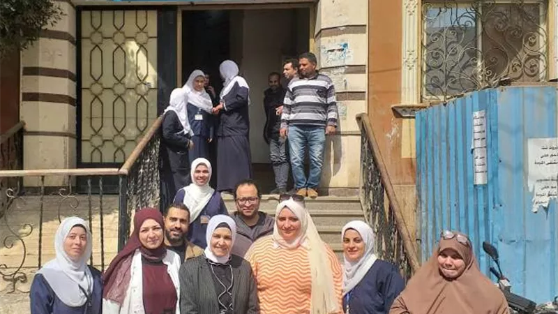 مكافأة العاملين بقسم الحضانات بمستشفى ببا لتميزهم