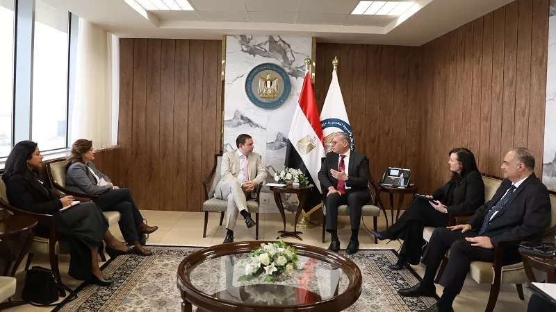 وزير البترول يبحث مع رئيس شل زيادة إنتاج الغاز من مناطق عملها