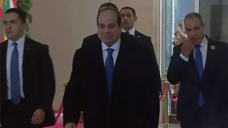 بعد قليل.. الرئيس السيسي يترأس أعمال القمة العربية غير العادية