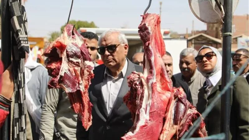 الزملوط يتابع توافر السلع بالأسواق والتزام التجار بتخفيض الأسعار