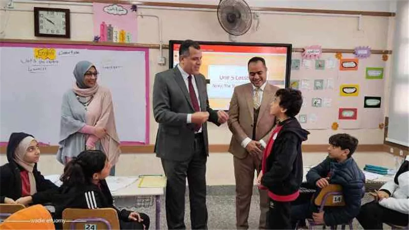 وكيل تعليم دمياط يتفقد المدرسة اليابانية ويشيد بإنتظام الدراسة