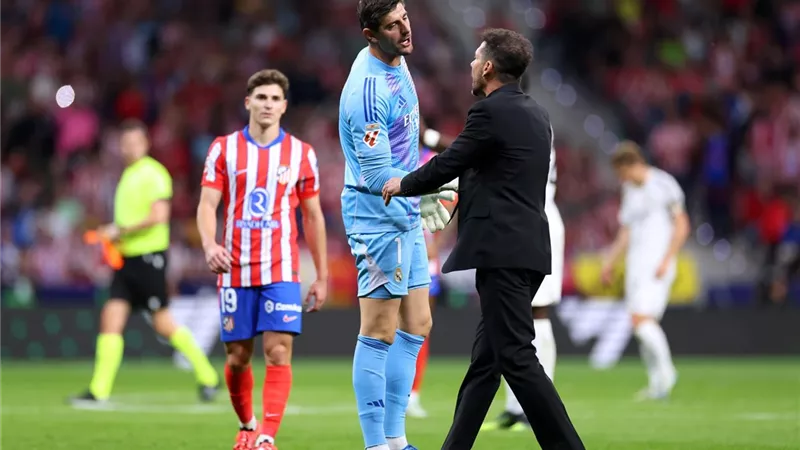 أتلتيكو يتعادل أمام ريال مدريد بصاروخية ألفاريز في شباك كورتوا..فيديو