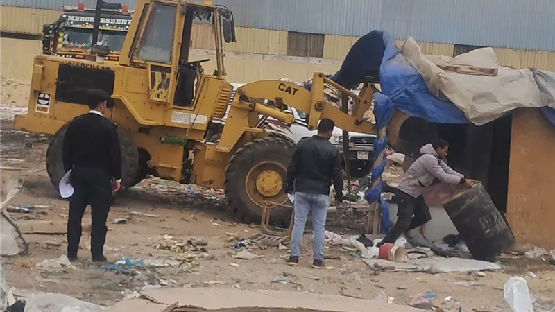 جهاز 6 أكتوبر يواصل التصدي للعشوائيات بالمنطقة الصناعية