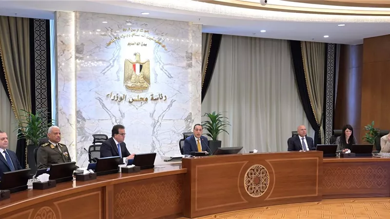 مجلس الوزراء يشيد ببيان القمة العربية بشأن اعتماد الخطة المقدمة من مصر