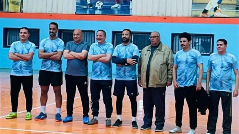 رئيس جامعة دمياط يقود فريق الكرة بالدورة الرمضانية بالمنصورة