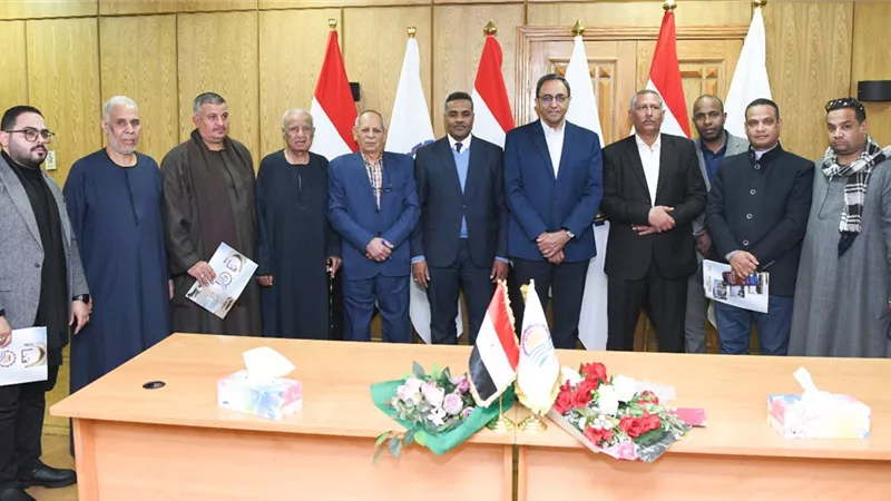توقيع عقود استثمار وحدات المجمع الصناعي الحرفي بكرنك أبو تشت