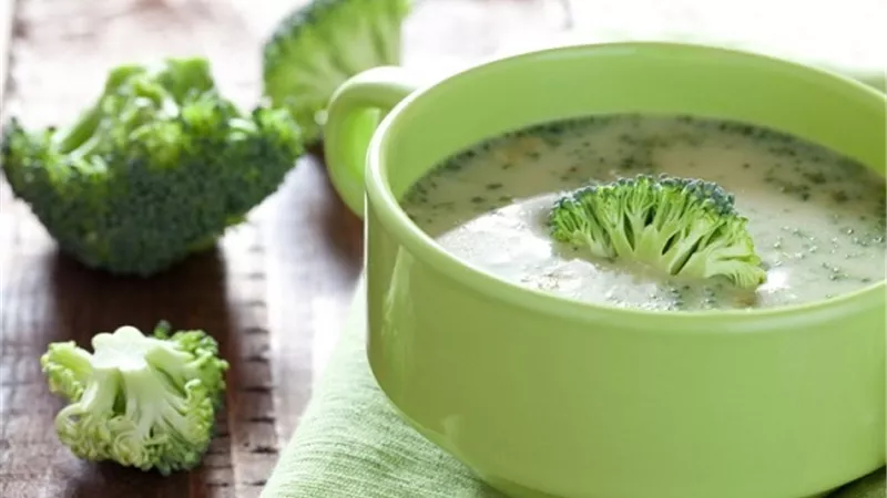 طريقة عمل شوربة البروكلي بالكريمة