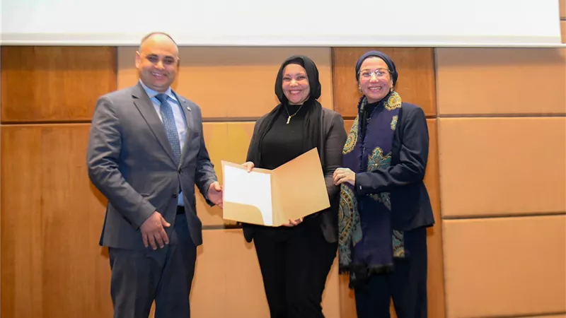 وزيرة البيئة تسلّم عقود تعيين المراقبين والباحثين البيئيين الجدد