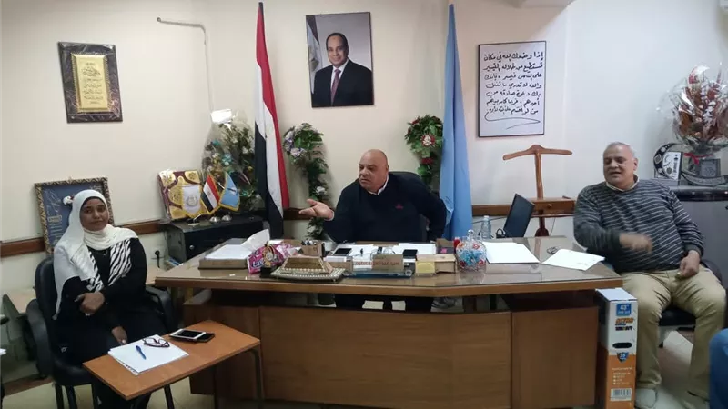 وكيل تعليم البحرالأحمر يعقد اجتماعاتنسيقيا لتعليم الطلاب البوكليت
