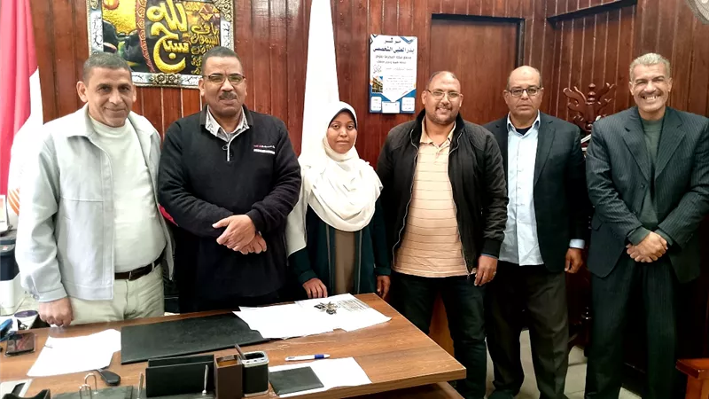 مدير تعليم قوص يكرم فريق أمن الإدارةويشيد بدعم الدولة لملف المرأة