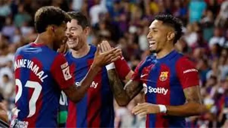 ليفاندوفسكي ويامال ورافينيا .. برشلونة يواجه بنفيكا بالثلاثي المرعب
