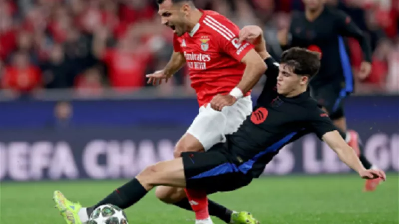 برشلونة يفلت من فخ بنفيكا بفوز ثمين بهدف لـ رافينيا