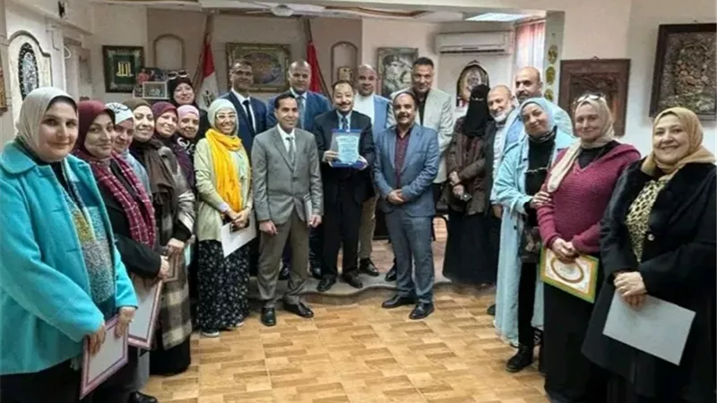 تعليم بورسعيد يكرم توجيه الإنجليزي لتبسيطهم منهجى الابتدائي والاعدادي