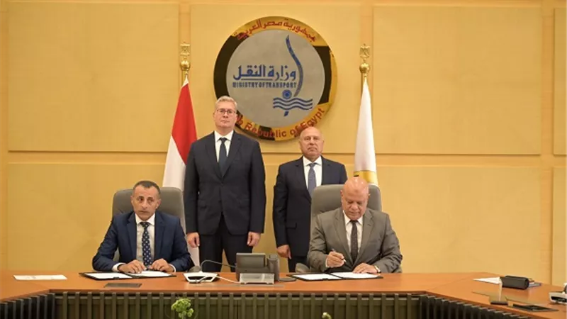 النقل: توقيع عقد محطة الصب السائل والغازي بميناء الدخيلة