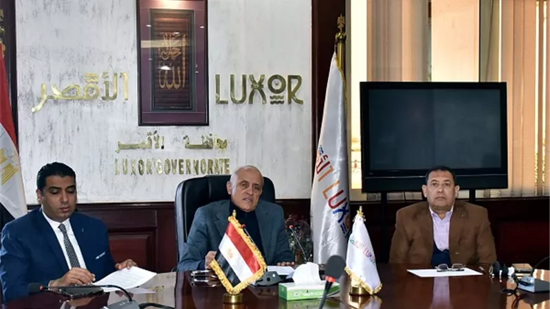 محافظ الأقصر يتابع مستجدات ملف تقنين أراضى أملاك الدولة