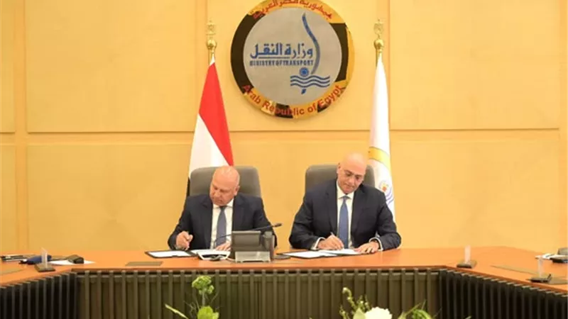 النقل وتنمية المشروعات يوقعان مذكرة تفاهم لتوفير فرص عمل للشباب