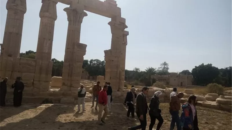 وفد وزارة التنمية يتفقد معبد مونتو بالمدامود قبلى شمال شرق الأقصر