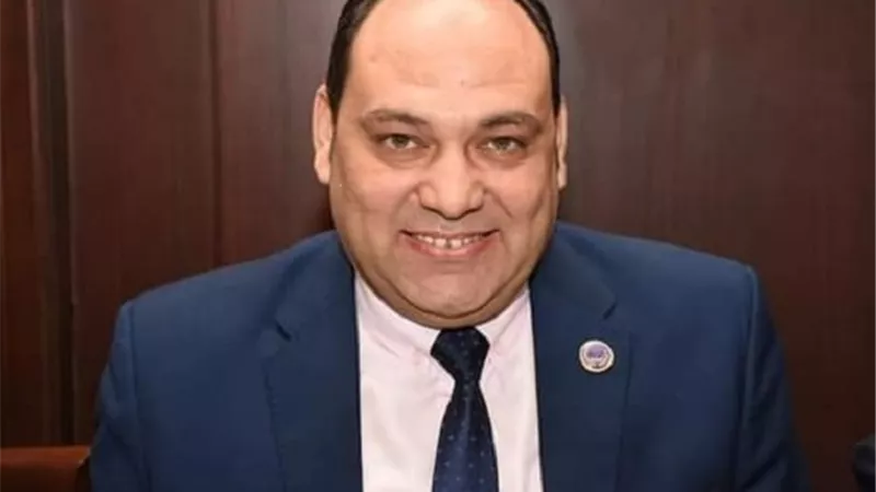 خبير نفسي يوضح لماذا يُقدم الشباب على المراهنات الإلكترونية .. ويضع روشتة لعلاج المشكلة