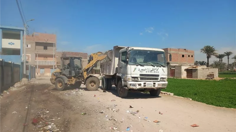 محافظ أسيوط يوجه بتكثيف حملات النظافة في قرى أبنوب